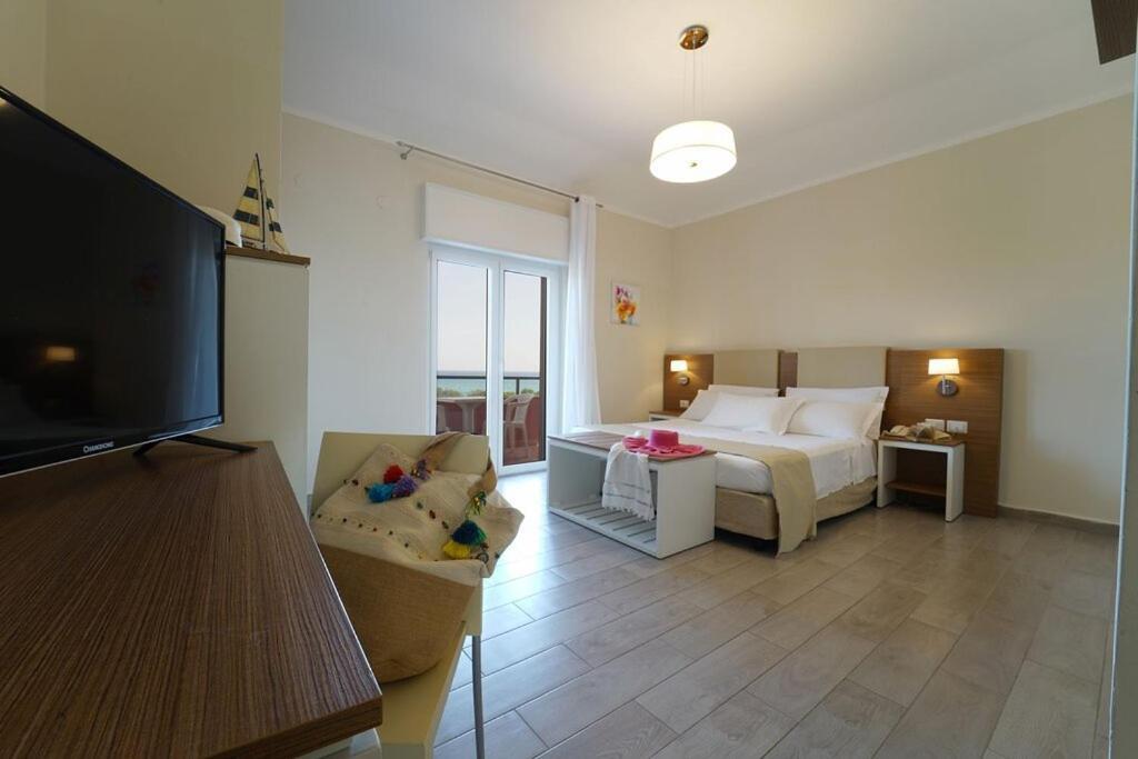 Hotel Villaggio Casarossa Crotone Kültér fotó